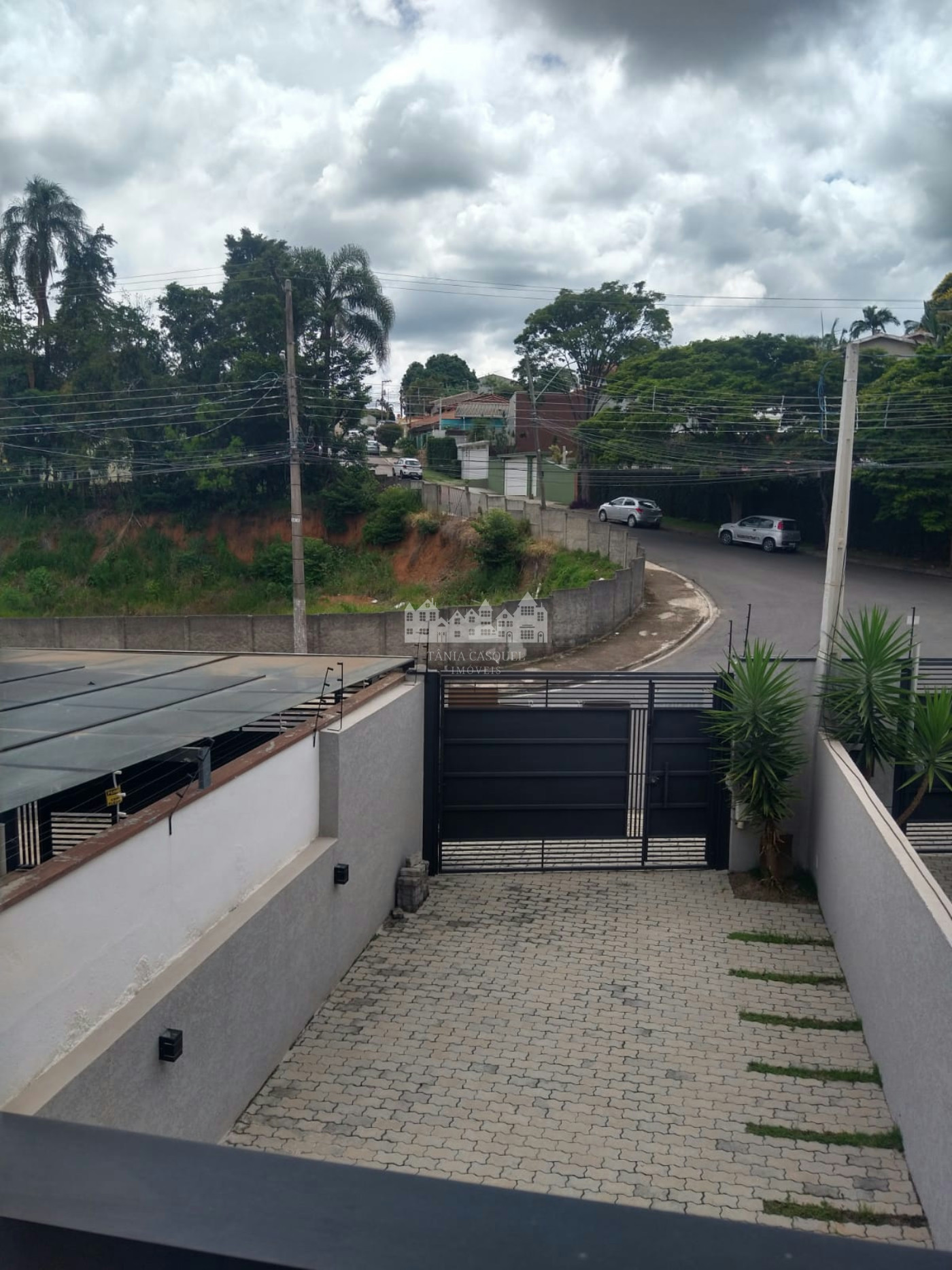Sobrado à venda ou para alugar com 3 suítes em Jardim do Lago, Atibaia, SP