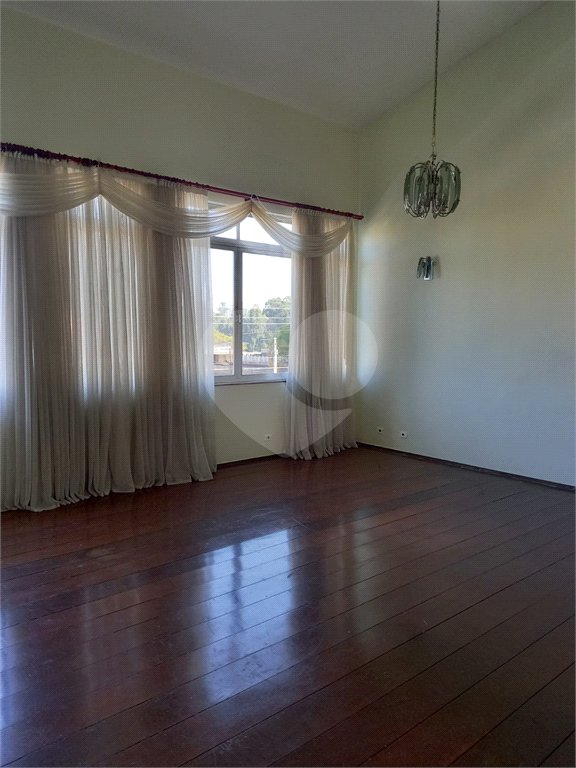 Sobrado à venda com 5 quartos, sendo 2 suítes,  em Tremembé, São Paulo, SP