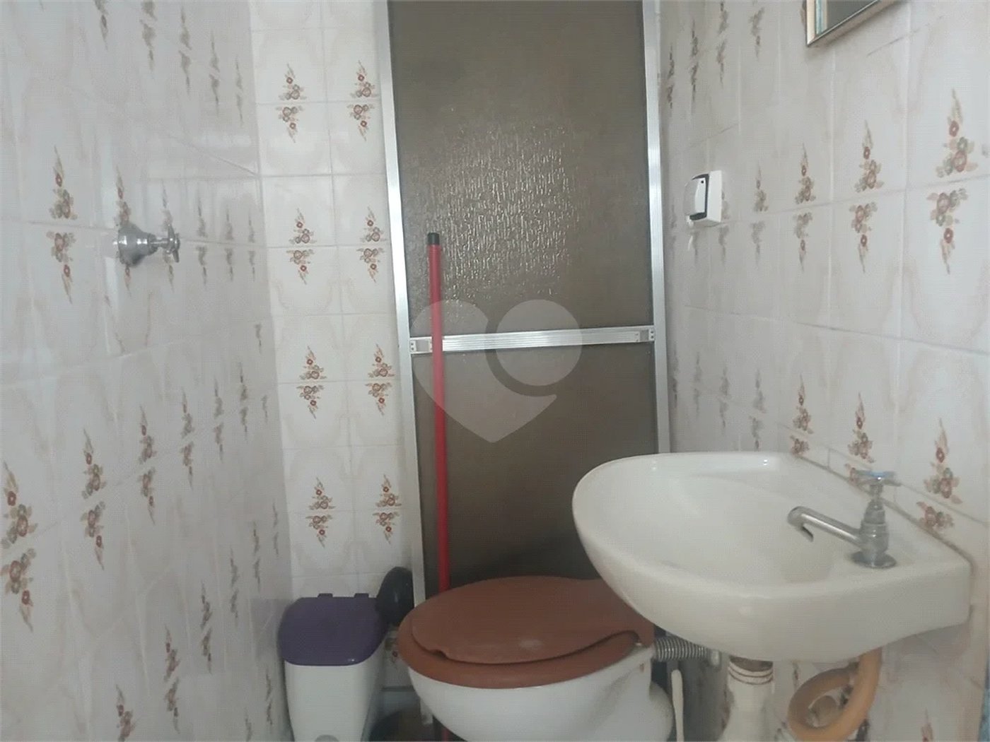 Apartamento a venda com porteira fechada no Belem com 95m com 03 dormitórios espaçoso sendo um suíte, 2 vagas. Aceita Permuta.