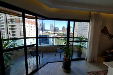 Apartamento à venda com 3 quartos, sendo 1 suíte,  em Santo Amaro, São Paulo, SP