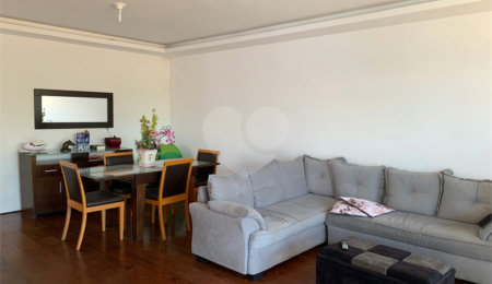 Casa à venda com 3 quartos, sendo 1 suíte,  em Jardim Prudência, São Paulo, SP