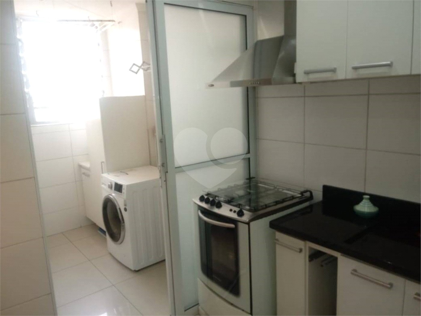 Apartamento à venda com 3 quartos, sendo 1 suíte, no Centro, Poá, SP