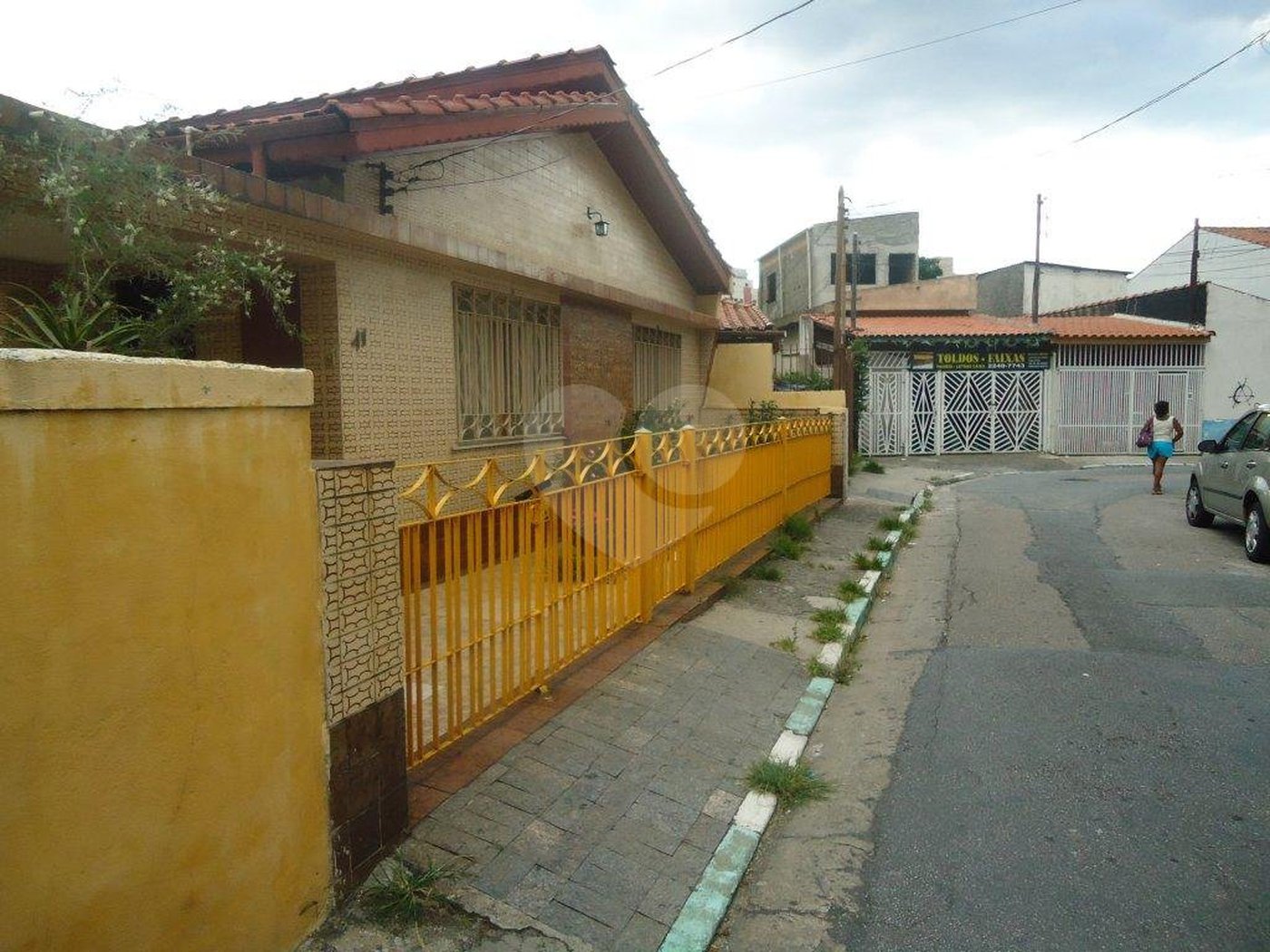 Casa à venda com 4 quartos, sendo 1 suíte, no condomínio Predio Comercial, São Paulo - SP