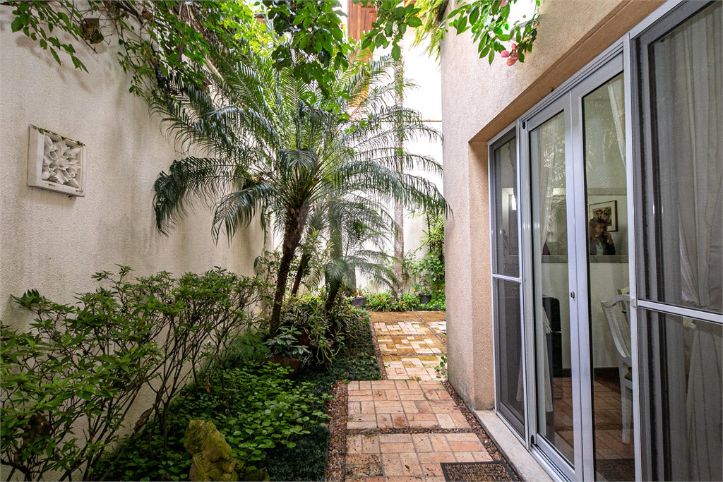 Casa à venda com 5 quartos, sendo 4 suítes, no condomínio Villa de Monterey, São Paulo - SP