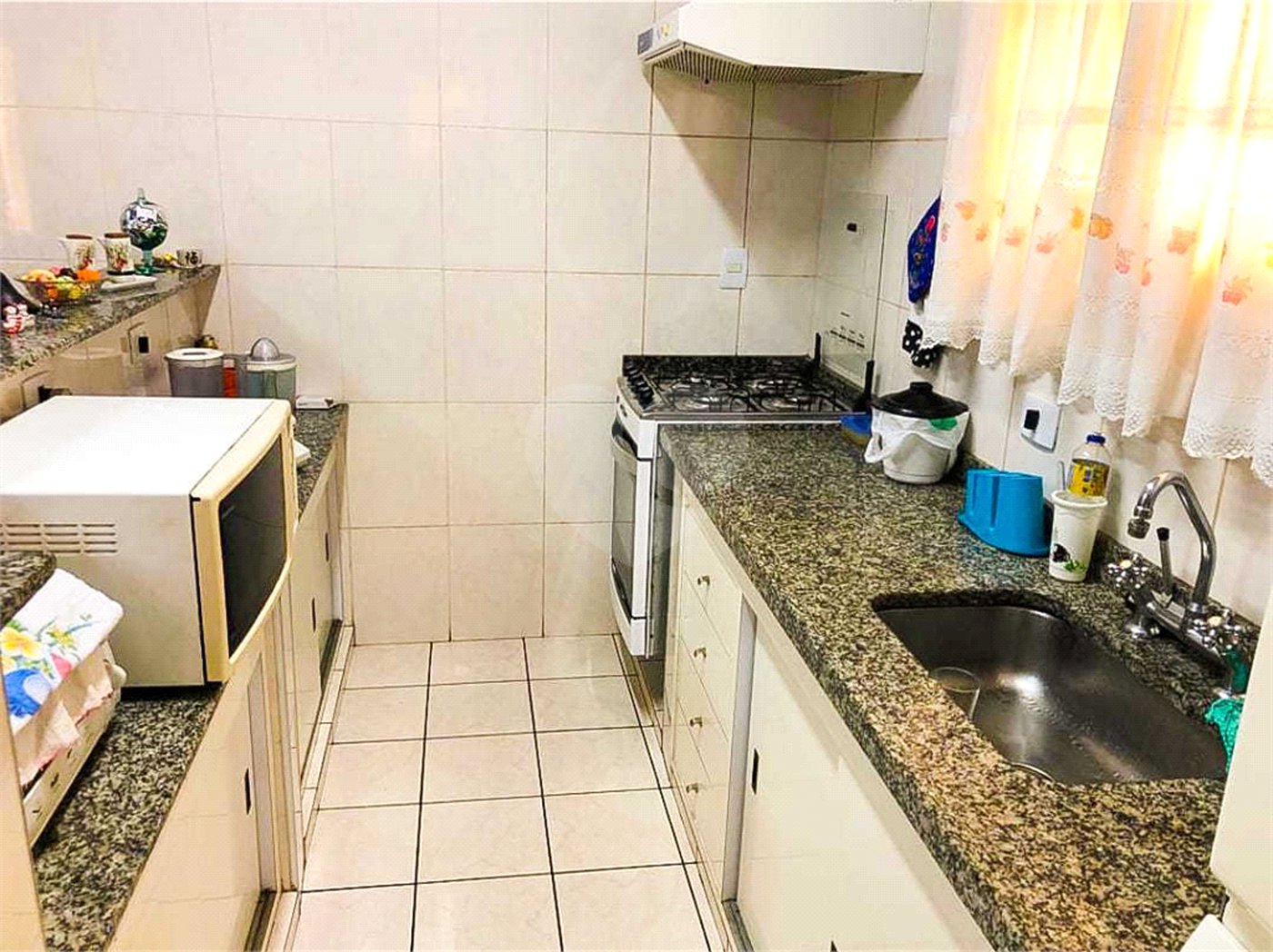 Casa à venda com 3 quartos, sendo 1 suíte,  no condomínio Vivenda das Vinhas, Vinhedo - SP