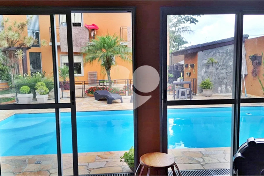 Casa à venda com 8 quartos, sendo 4 suítes, em Roseira, Mairiporã, SP