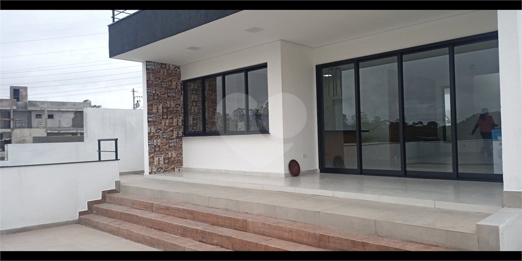 Sobrado à venda com 3 suítes em Cézar de Souza, Mogi das Cruzes, SP