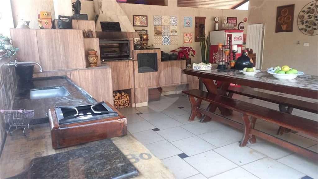 Casa à venda com 3 quartos, sendo 2 suítes, em Jardim Imperial Hills III, Arujá, SP