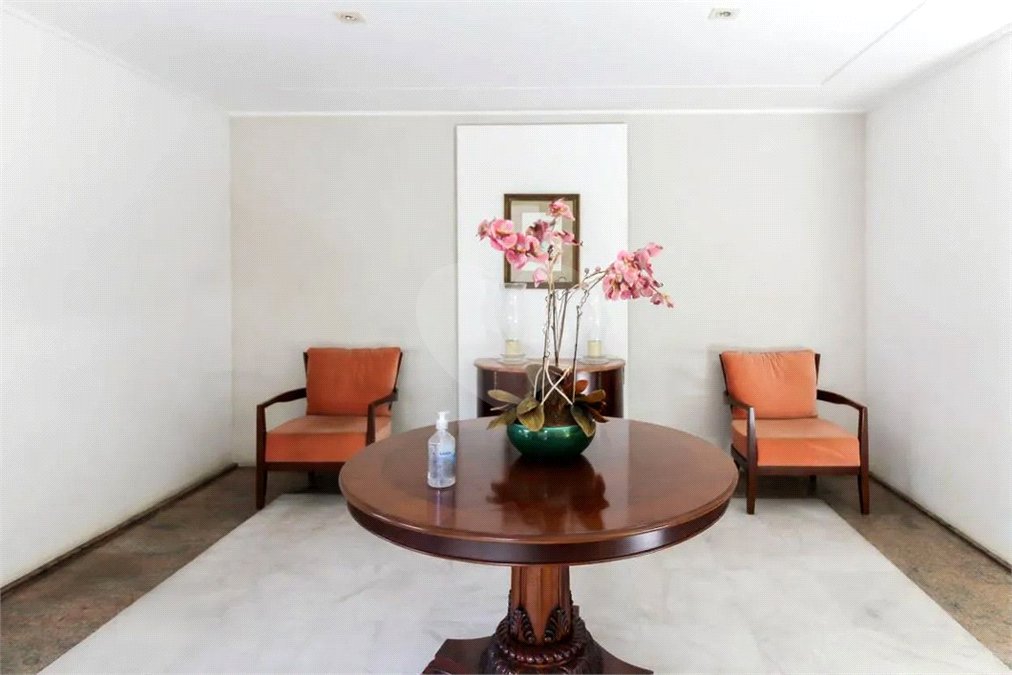 Apartamento à venda ou para alugar com 3 quartos, sendo 1 suíte, em Moema, São Paulo, SP