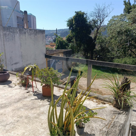 Sobrado à venda com 4 quartos em Jardim Esther, São Roque, SP
