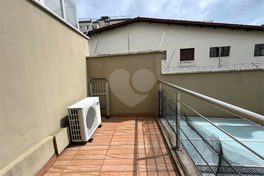 Casa à venda com 4 quartos, sendo 2 suítes, no condomínio Floradas da Serra, São Paulo - SP