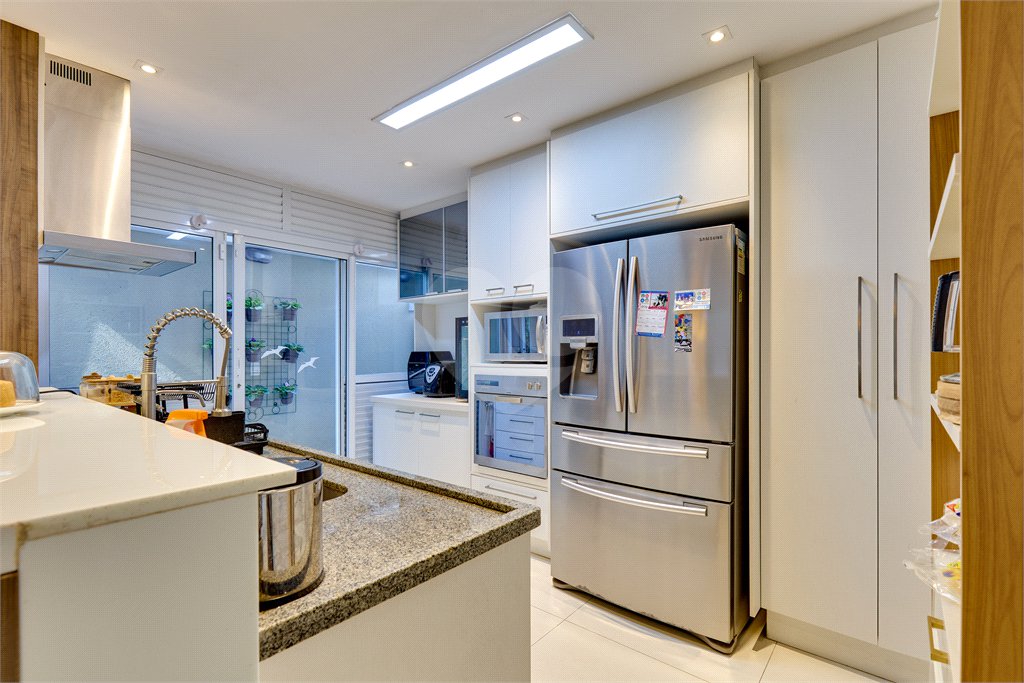 Casa à venda com 4 suítes no condomínio Vila Inglesa, São Paulo - SP