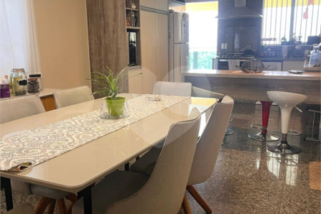 Sobrado à venda com 3 suítes em Vila Regente Feijó, São Paulo, SP