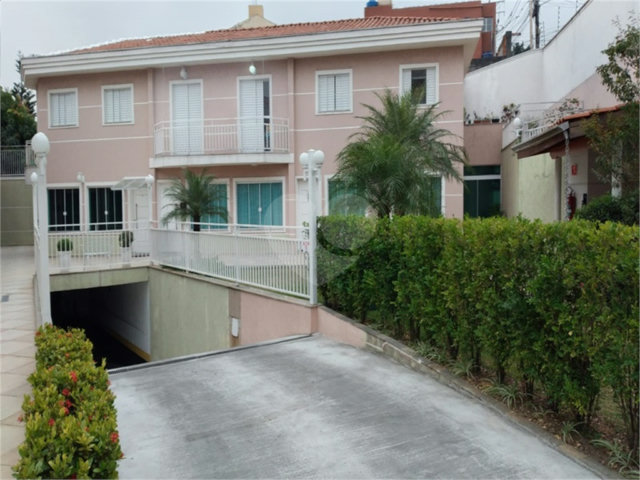 Casa à venda com 3 quartos, sendo 2 suítes,  no condomínio Villa's Residencial, São Paulo - SP