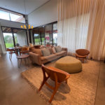 Casa à venda com 6 suítes no condomínio Vila Pinhal, Itirapina - SP