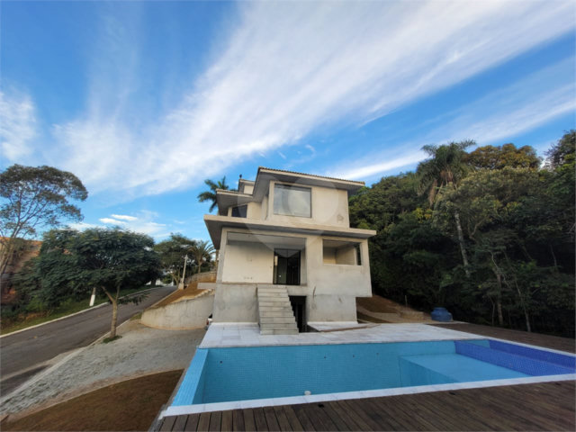 Casa à venda com 6 quartos, sendo 4 suítes,  no condomínio Suíça da Cantareira, Mairiporã - SP