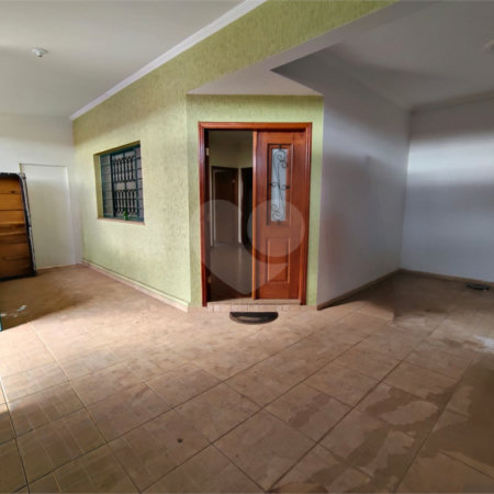 Casa para alugar com 4 quartos, sendo 1 suíte, em Vila Judite, Itapetininga, SP