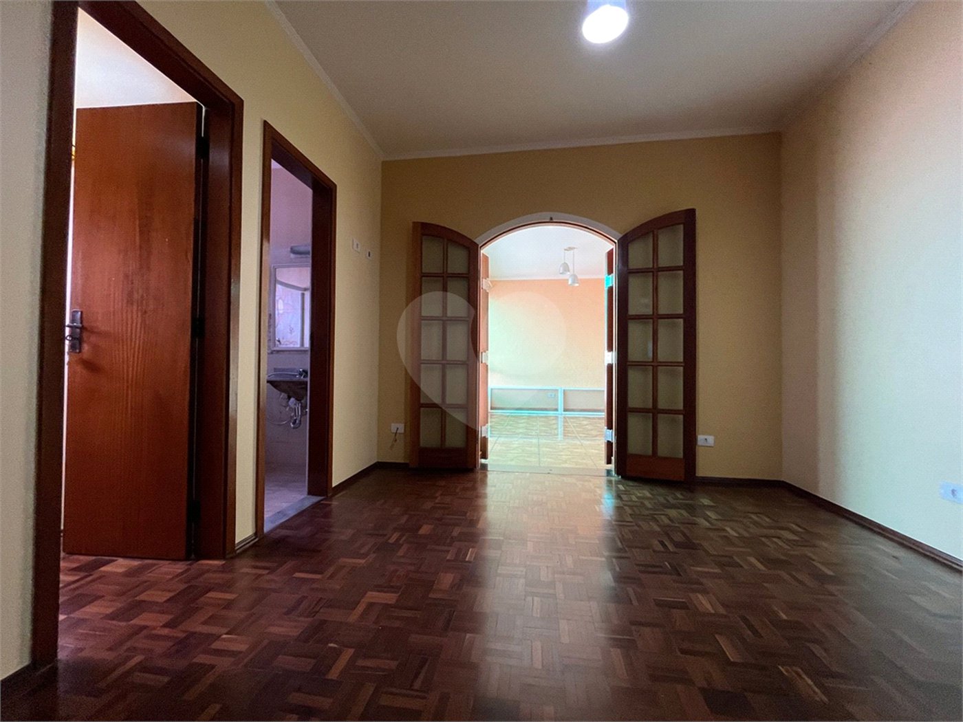 Sobrado à venda com 4 quartos, sendo 2 suítes, em Tremembé, São Paulo, SP