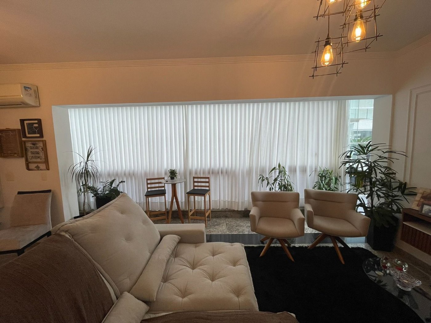 Apartamento 3 dormitórios com 2 suítes, 2 vagas demarcadas, no Embaré, Santos