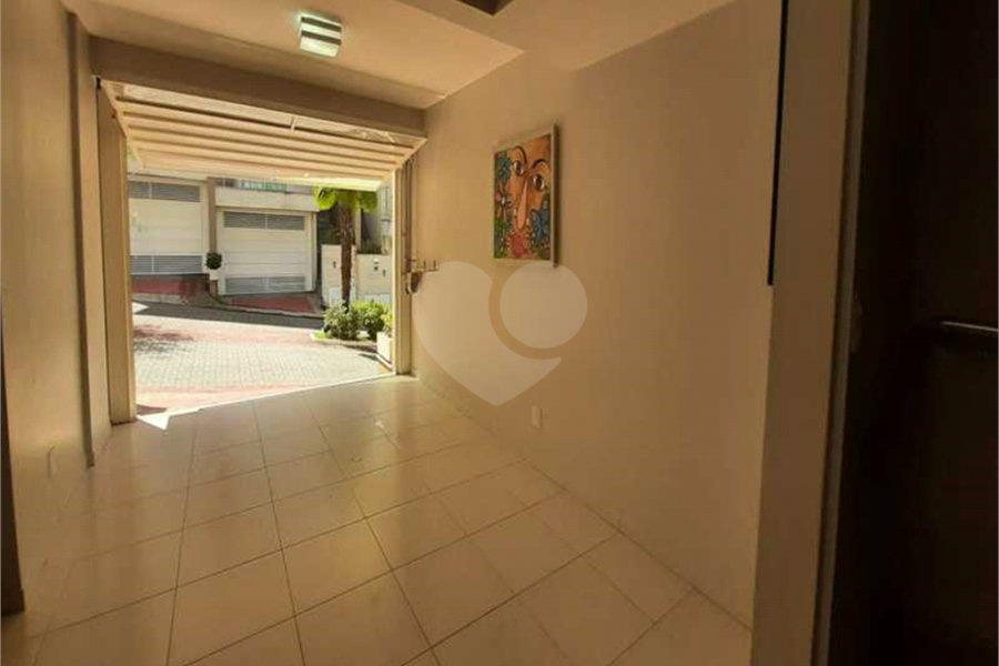 Casa à venda com 4 quartos, sendo 2 suítes, no condomínio Florada da Serra, São Paulo - SP