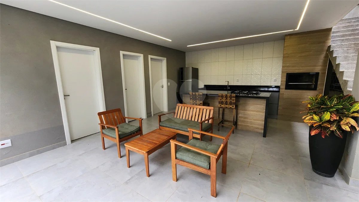 Casa à venda com 3 suítes no condomínio Via Castelli, Louveira - SP