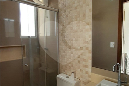 Casa à venda com 3 quartos, sendo 1 suíte, no condomínio Residencial Jardins, São Bernardo do Campo - SP