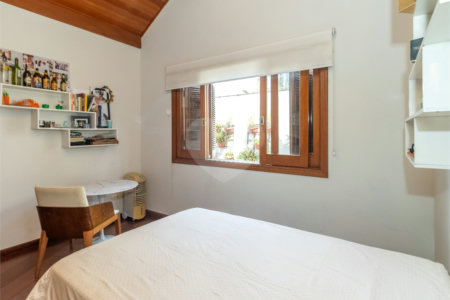 Casa à venda com 4 quartos, sendo 2 suítes, em Jardim Marajoara, São Paulo, SP