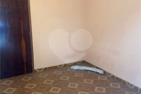 Sobrado à venda com 4 quartos, sendo 2 suítes, em Vila Ruth, Poá, SP