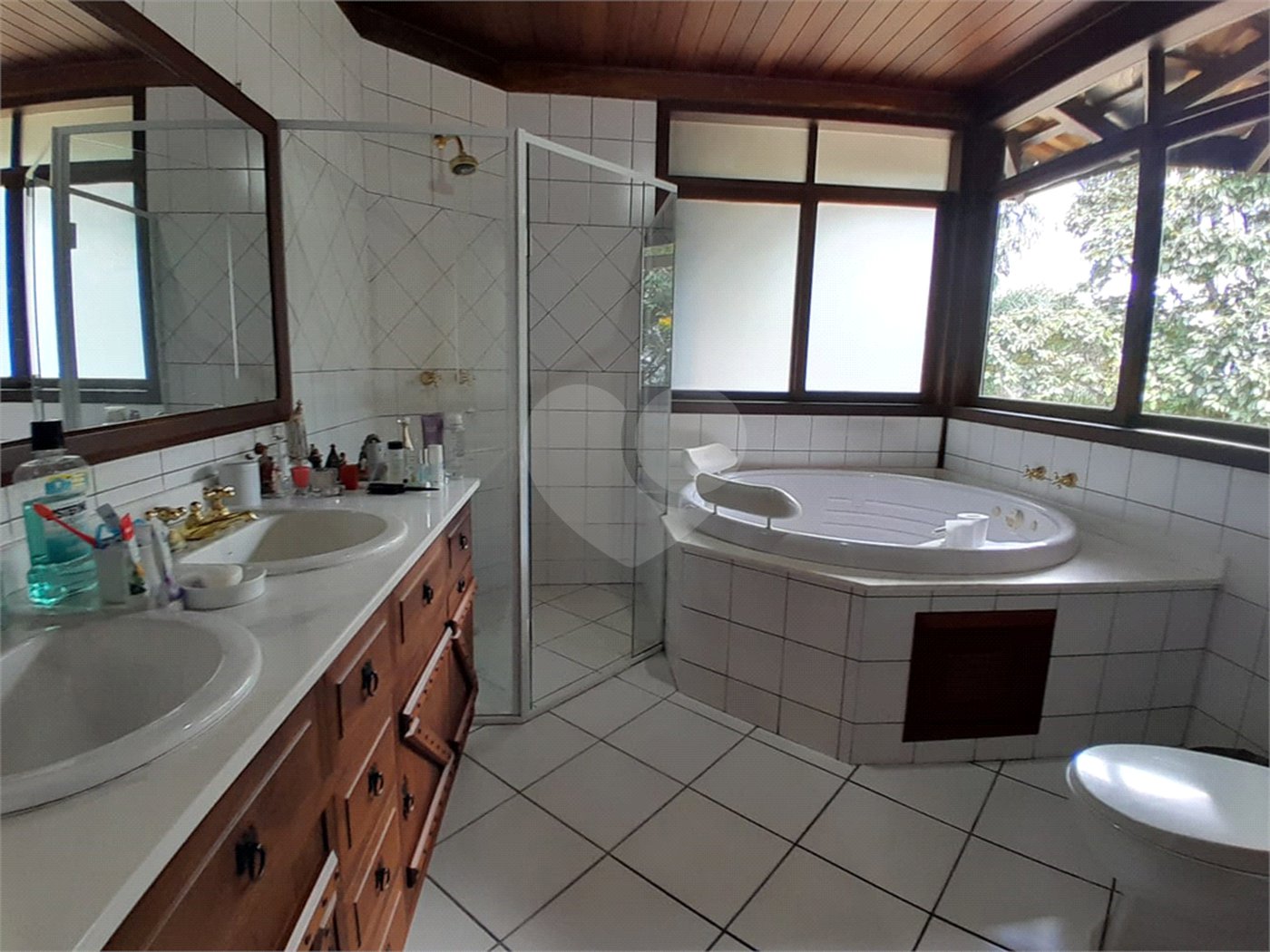 Casa à venda com 4 quartos, sendo 2 suítes, no condomínio Cantareira, Mairiporã - SP