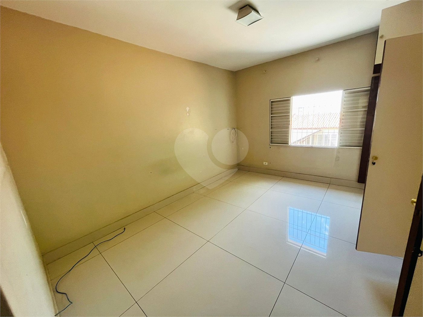 Casa à venda com 4 quartos, sendo 1 suíte, em Jardim São Bento, São Paulo, SP