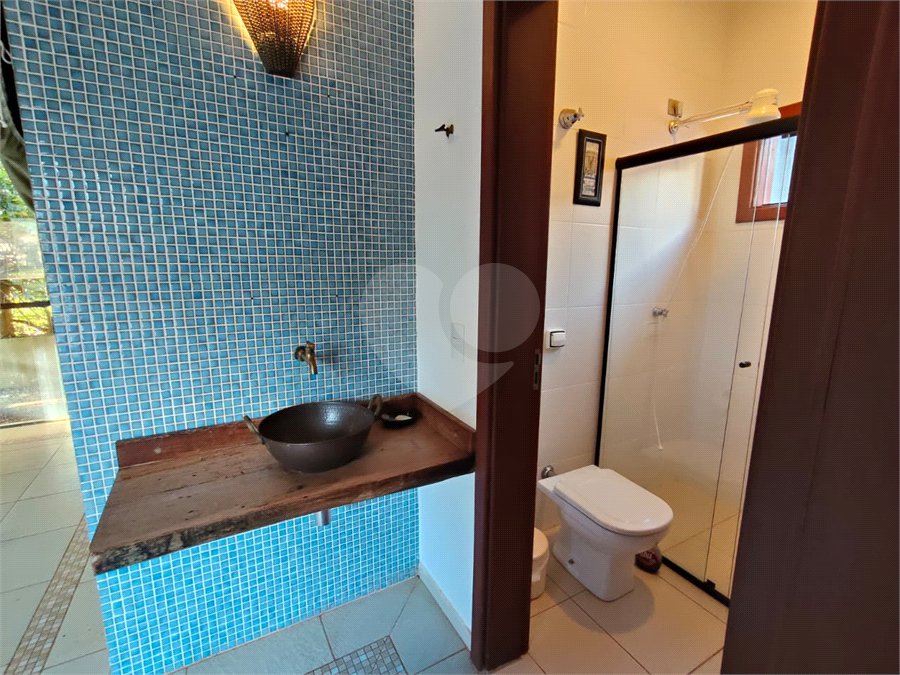 Casa à venda com 7 quartos, sendo 4 suítes, no condomínio Riviera de Santa Cristina XIII, Paranapanema - SP