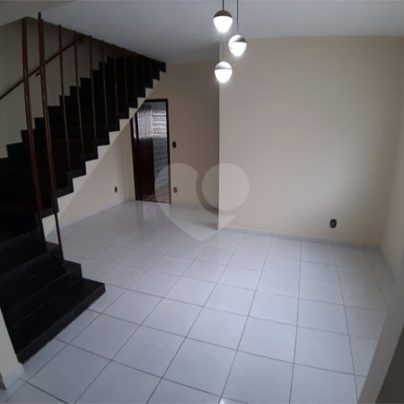 Sobrado à venda com 4 quartos, sendo 1 suíte, em Vila Gomes, São Paulo, SP