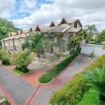 Casa à venda com 3 quartos, sendo 2 suítes, no condomínio Floradas da Serra, São Paulo - SP