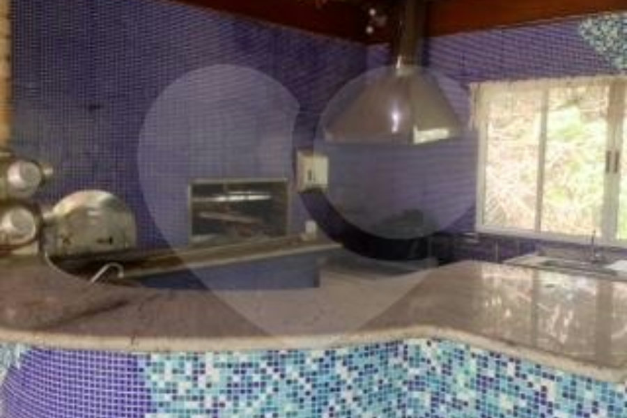 Sobrado à venda com 4 quartos, sendo 2 suítes, em Alpes da Cantareira, Mairiporã, SP