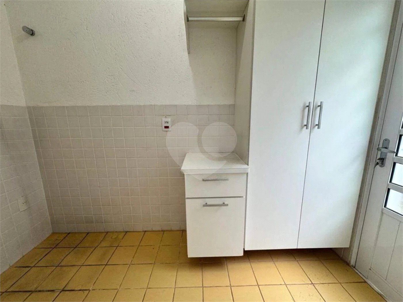 Casa à venda com 3 quartos, sendo 1 suíte,  no condomínio Residencial Recanto dos Paturis, Vinhedo - SP