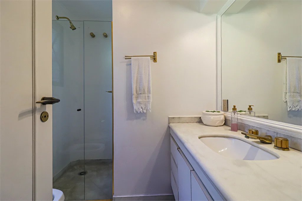 Apartamento à venda ou para alugar com 4 suítes em Jardim Vitória Régia, São Paulo, SP