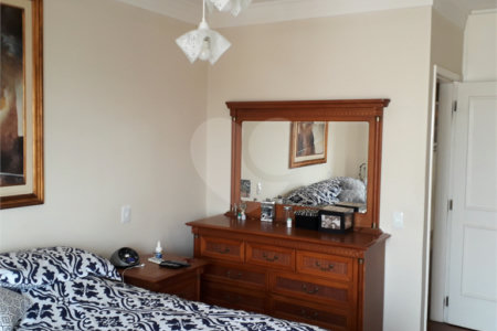 Apartamento à venda com 3 quartos, sendo 2 suítes, em Campo Belo, São Paulo, SP