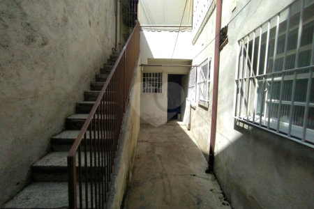 Casa à venda com 6 quartos, sendo 2 suítes, em Chora Menino, São Paulo, SP