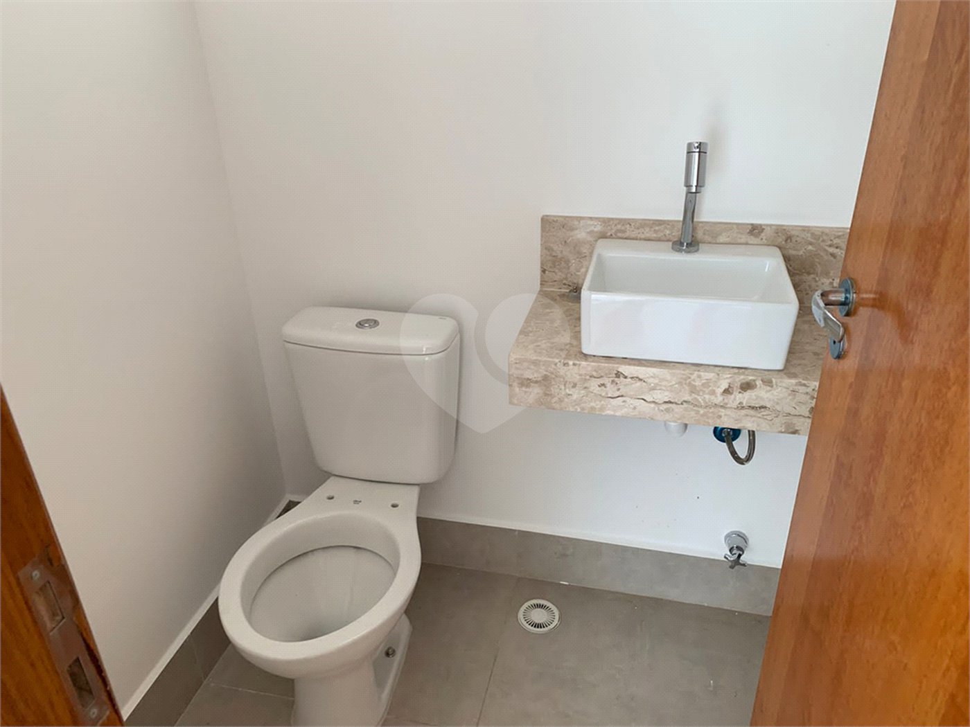 Casa à venda com 2 suítes no condomínio Residencial Napoles, São Paulo - SP