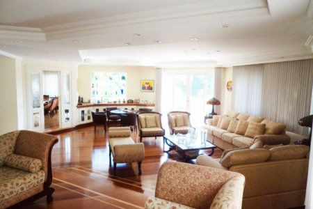 Casa à venda com 5 suítes em Jardim Leonor, São Paulo, SP