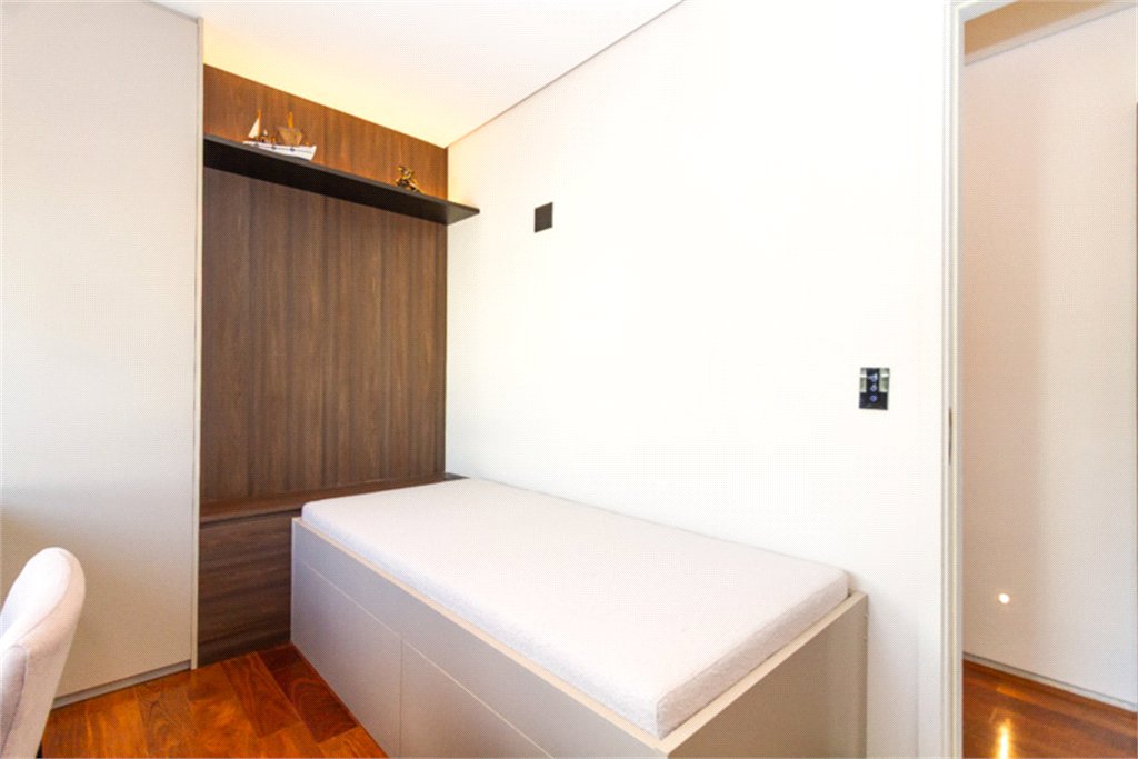 Apartamento à venda com 3 quartos, sendo 1 suíte, em Vila Mariana, São Paulo, SP