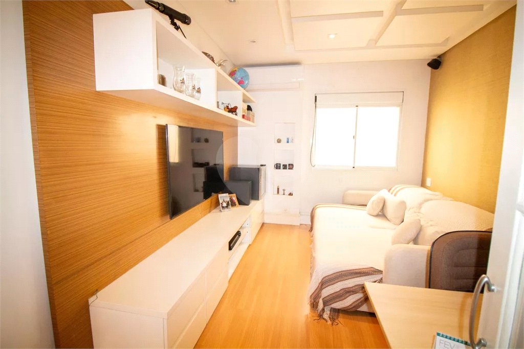 Casa à venda com 4 quartos, sendo 3 suítes, no condomínio Residencial Sans Souci, São Paulo - SP