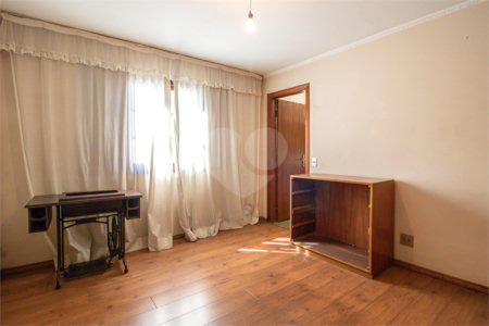 Casa à venda com 5 quartos, sendo 4 suítes, em Jardim Prudência, São Paulo, SP