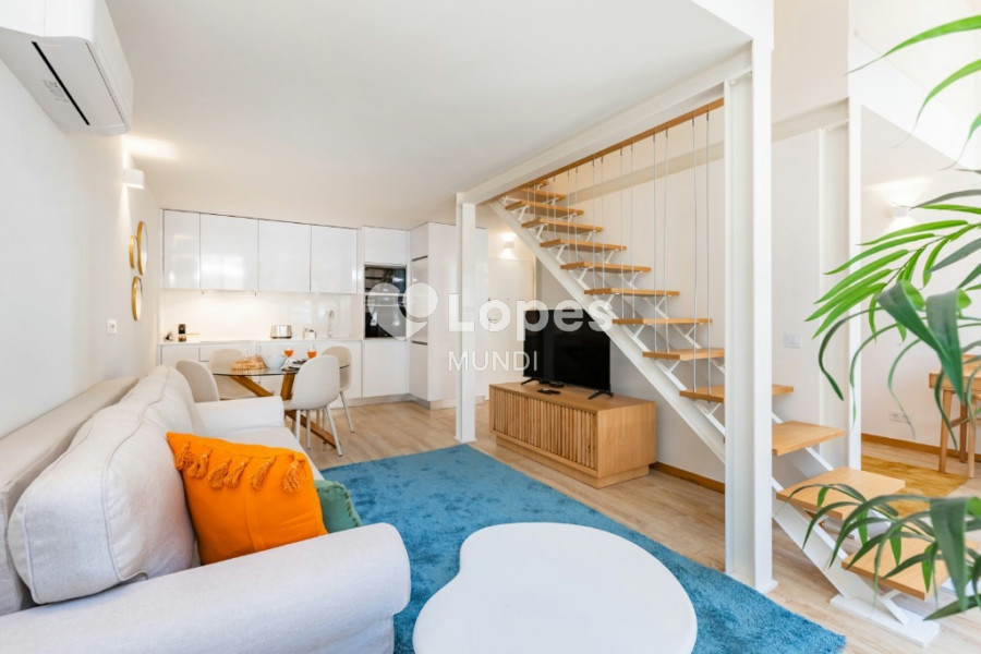 Apartamento T2 Duplex à venda no Bonfim, Porto, Portugal – Mobiliado