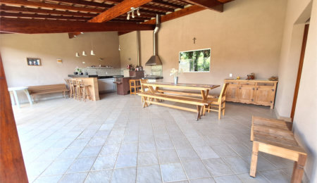 Casa à venda com 4 quartos, sendo 1 suíte,  em Santa Cândida, Vinhedo, SP