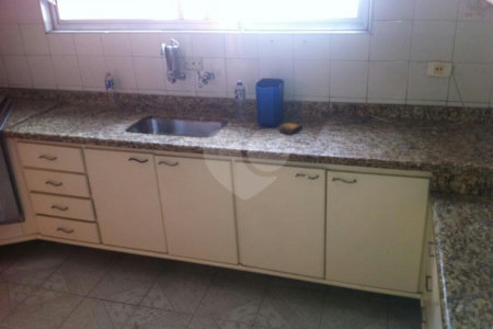 Sobrado à venda com 3 quartos, sendo 1 suíte, em Chora Menino, São Paulo, SP