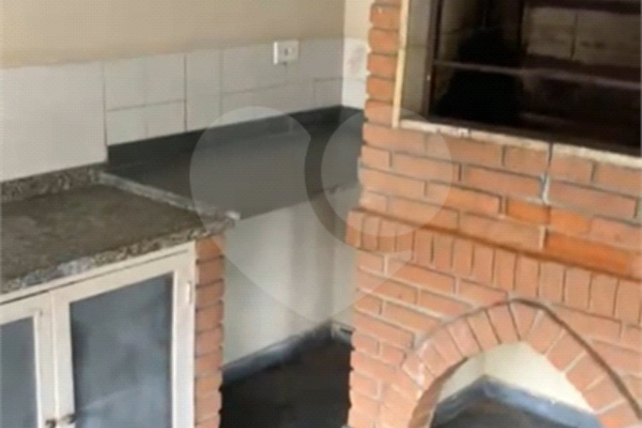 Sobrado à venda com 3 suítes em Barreiro, Mairiporã, SP