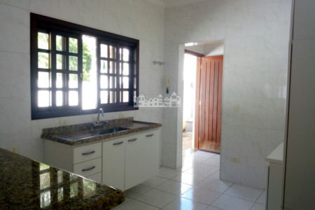 Casa para alugar com 3 quartos, sendo 1 suíte, em Vila Petrópolis, Atibaia, SP