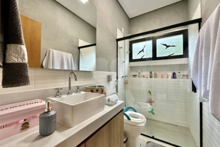Casa à venda com 3 suítes no condomínio Reserva Santa Maria, Jandira - SP