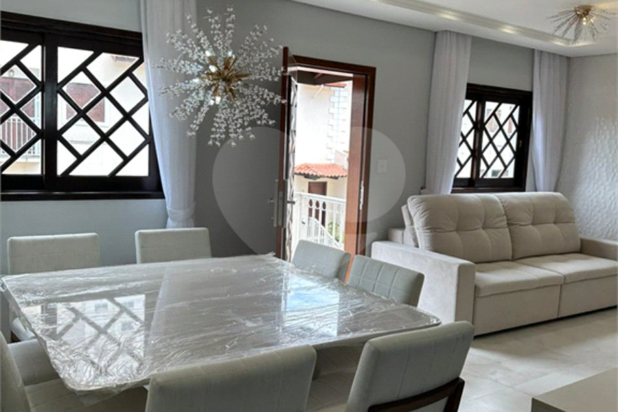 Casa à venda com 3 quartos, sendo 1 suíte, no condomínio Residencial Morada do Horto, São Paulo - SP
